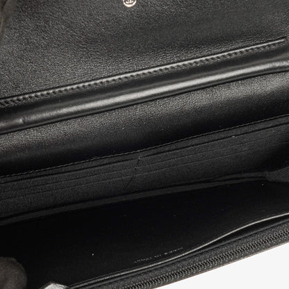 Chanel Wallet On Chain WOC aus schwarzem gestepptem Lackleder mit silberfarbenen Beschlägen