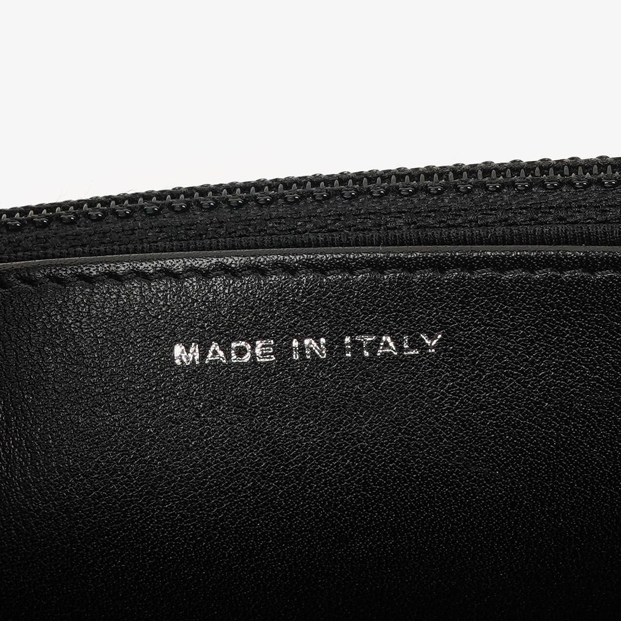 Chanel Wallet On Chain WOC aus schwarzem gestepptem Lackleder mit silberfarbenen Beschlägen