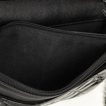 Chanel Wallet On Chain WOC aus schwarzem gestepptem Lackleder mit silberfarbenen Beschlägen