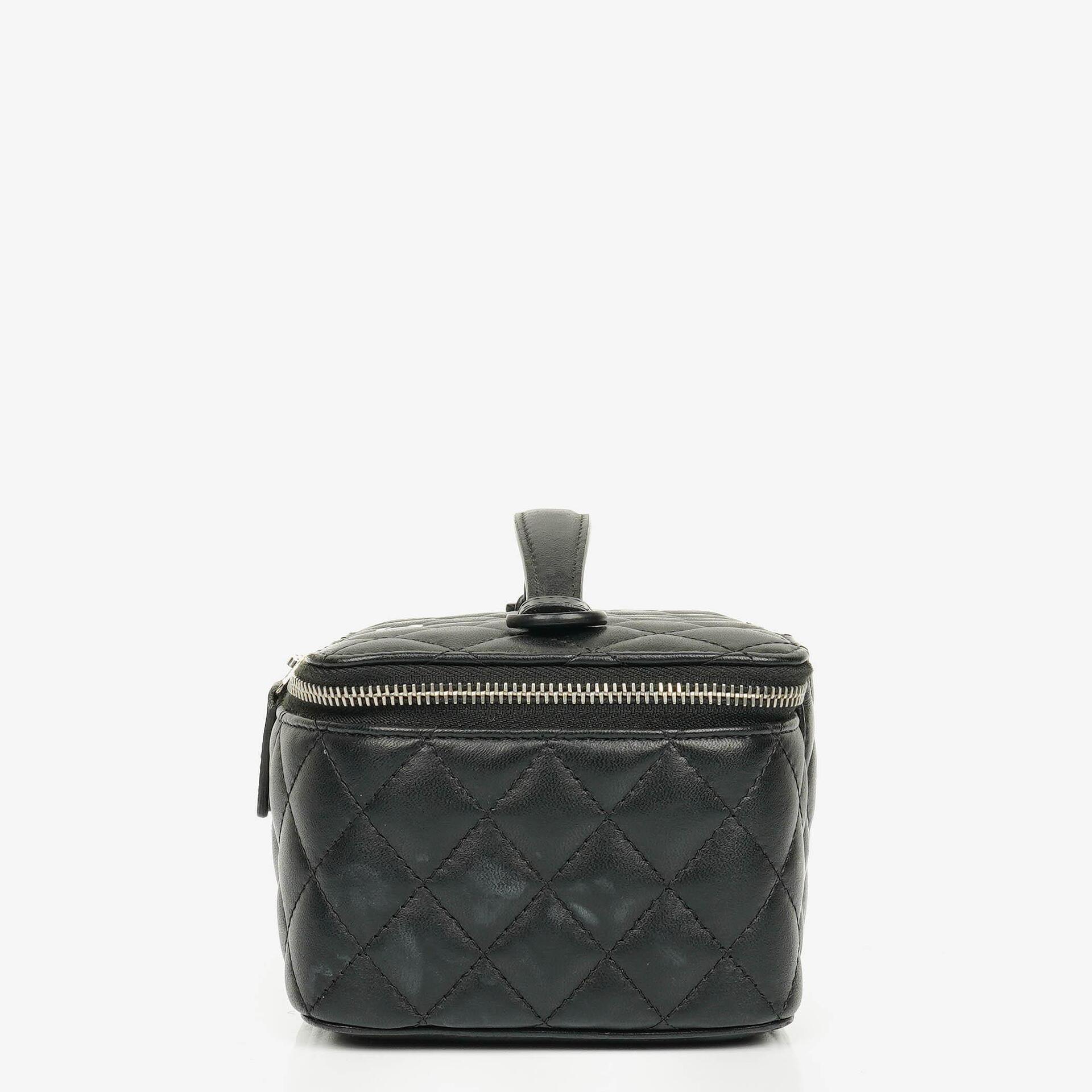 Chanel Vanity Case in Schwarz mit Steppung