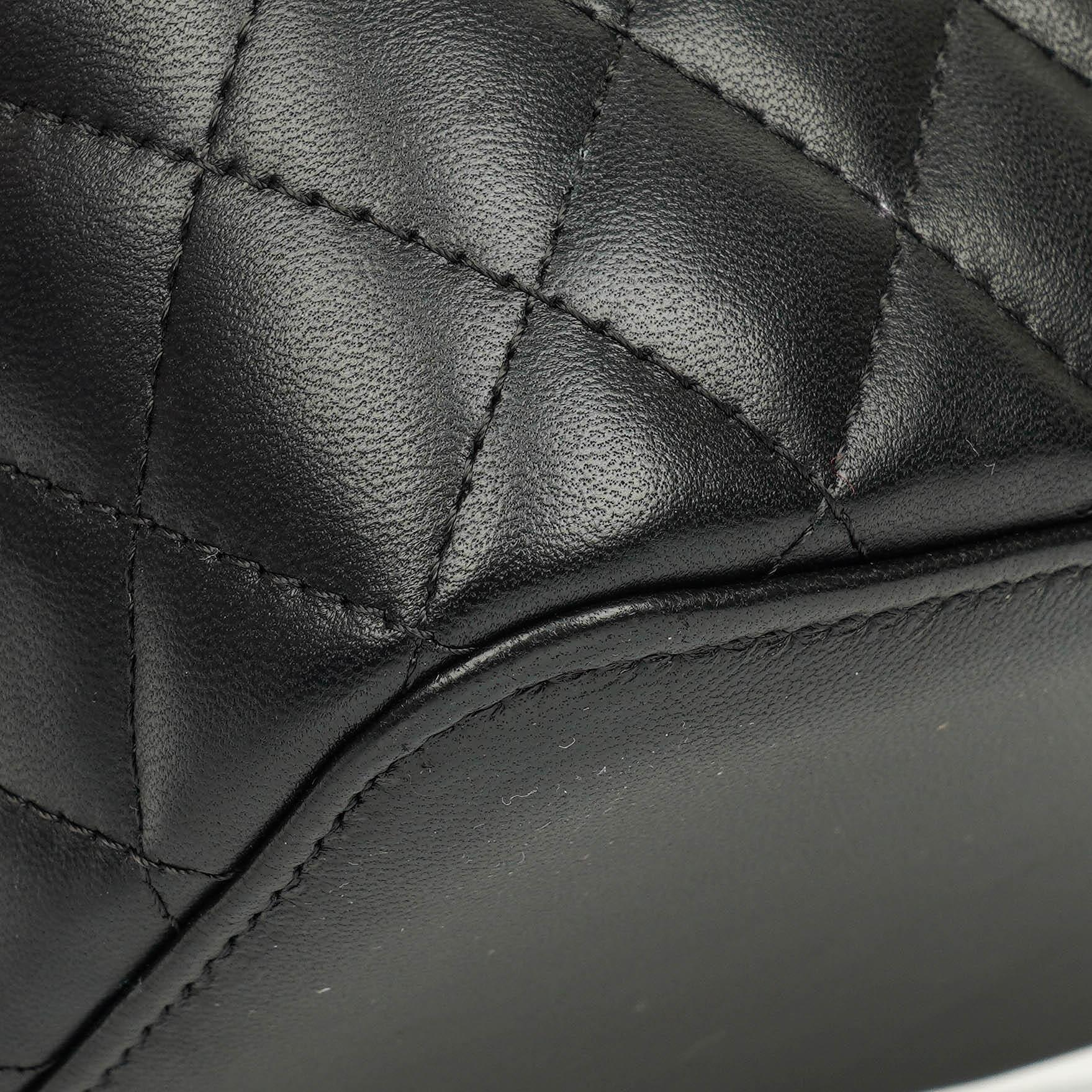 Chanel Vanity Case in Schwarz mit Steppung