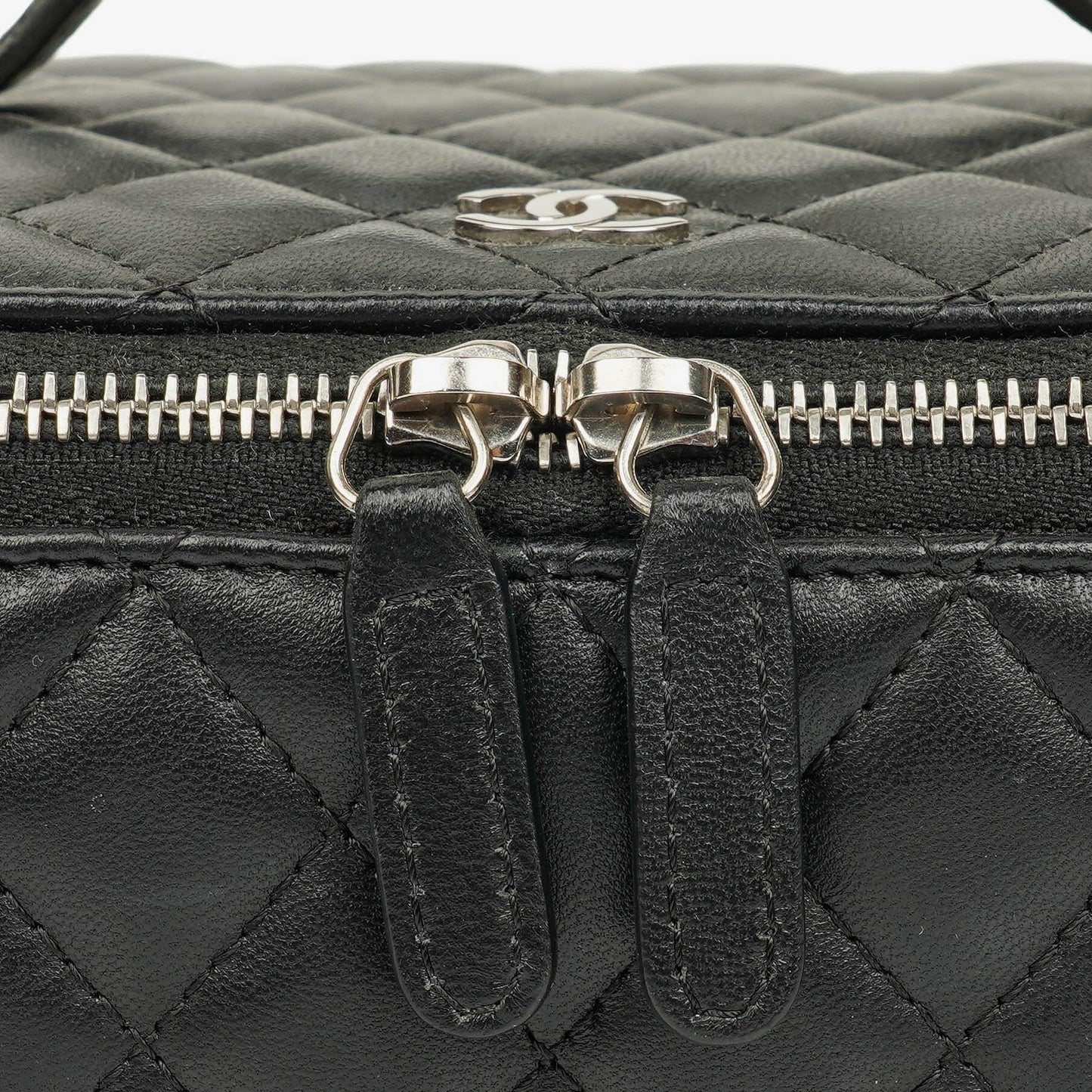 Chanel Vanity Case in Schwarz mit Steppung