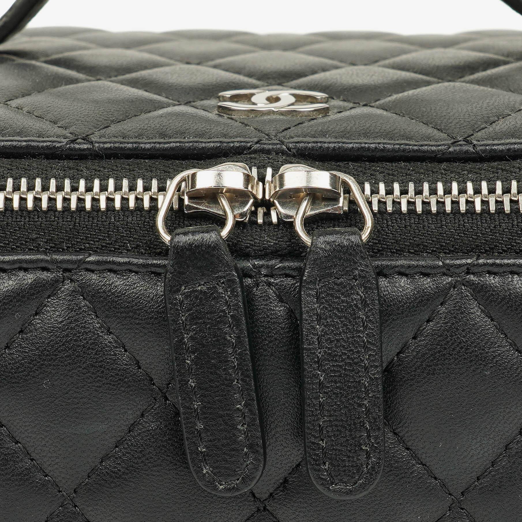 Chanel Vanity Case in Schwarz mit Steppung