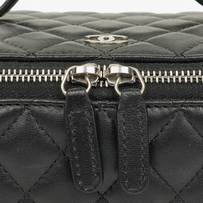 Chanel Vanity Case in Schwarz mit Steppung