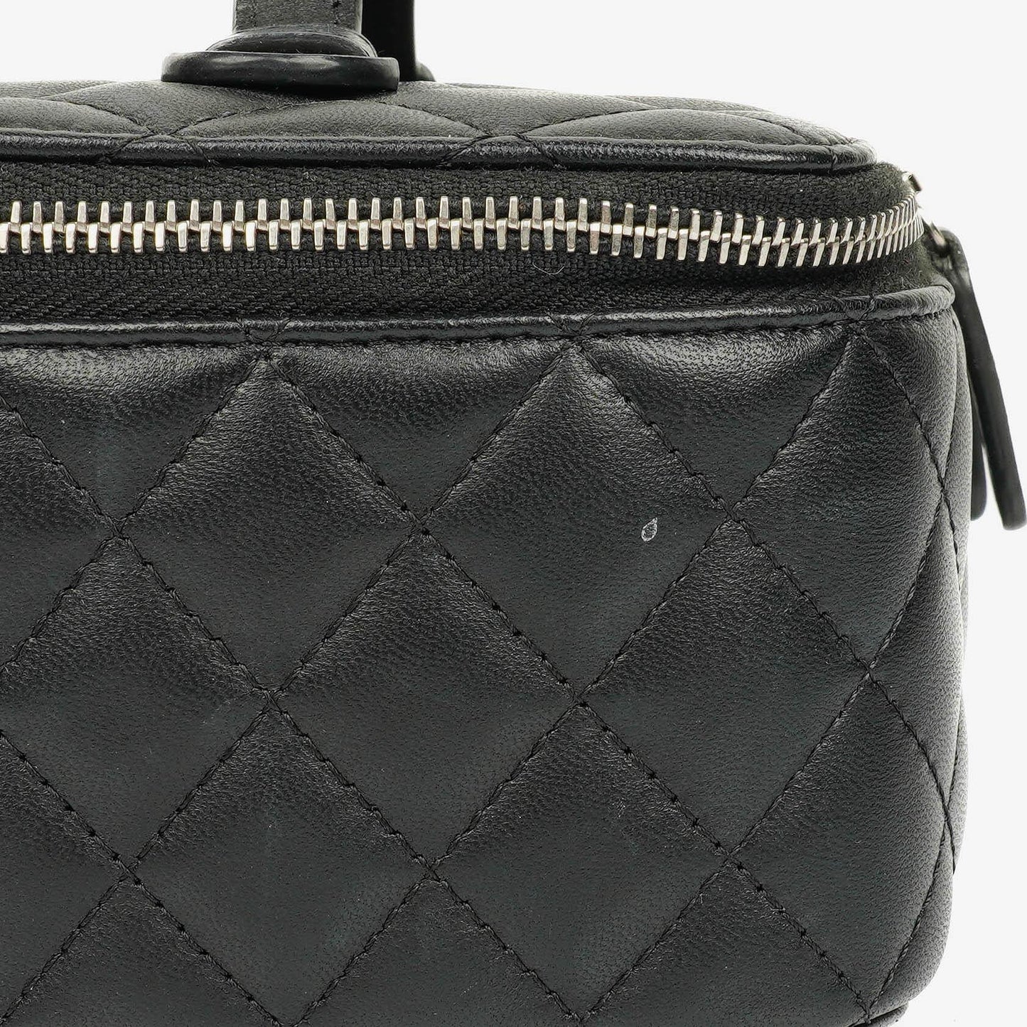 Chanel Vanity Case in Schwarz mit Steppung