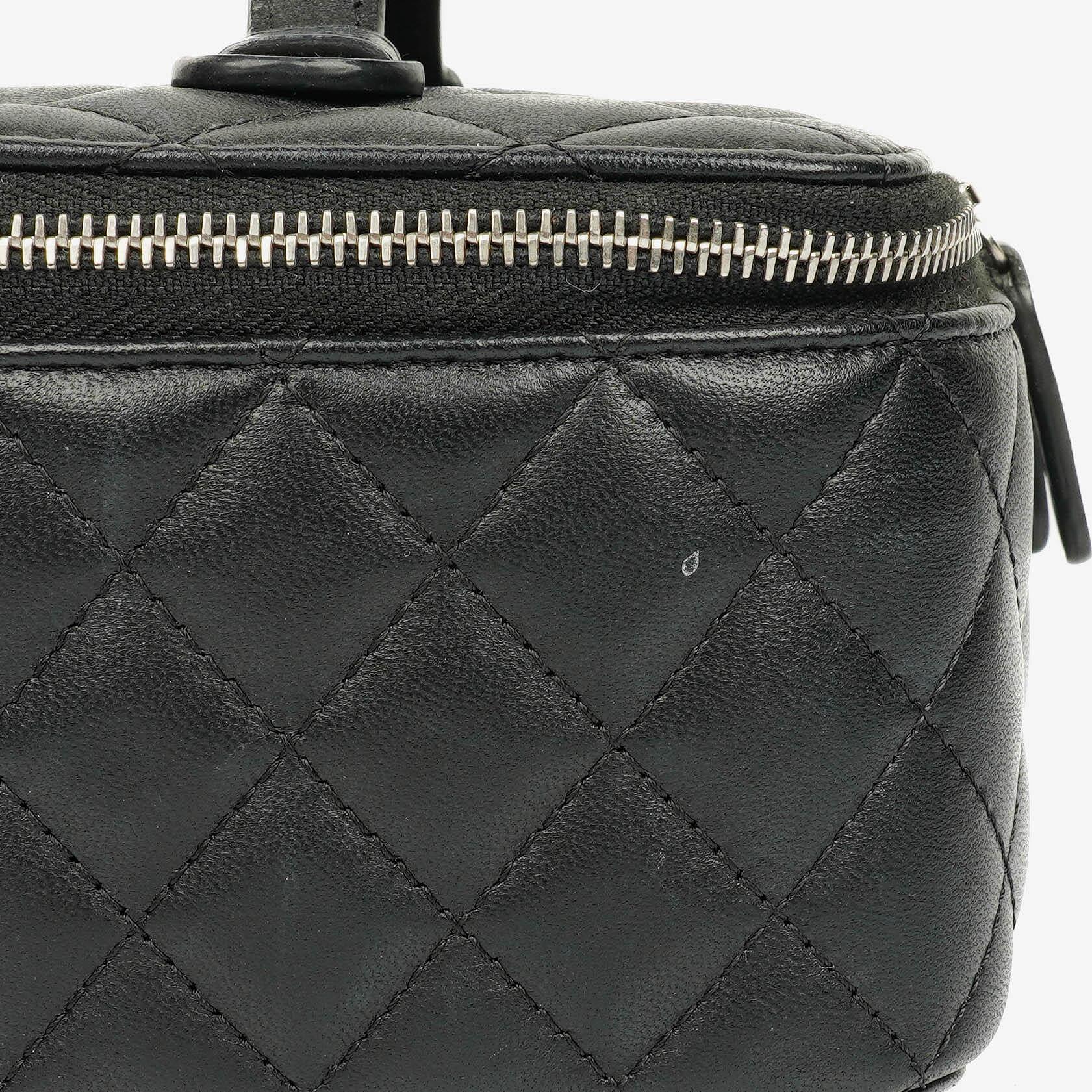 Chanel Vanity Case in Schwarz mit Steppung
