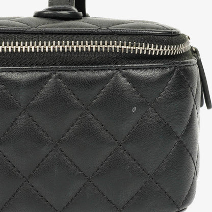 Chanel Vanity Case in Schwarz mit Steppung