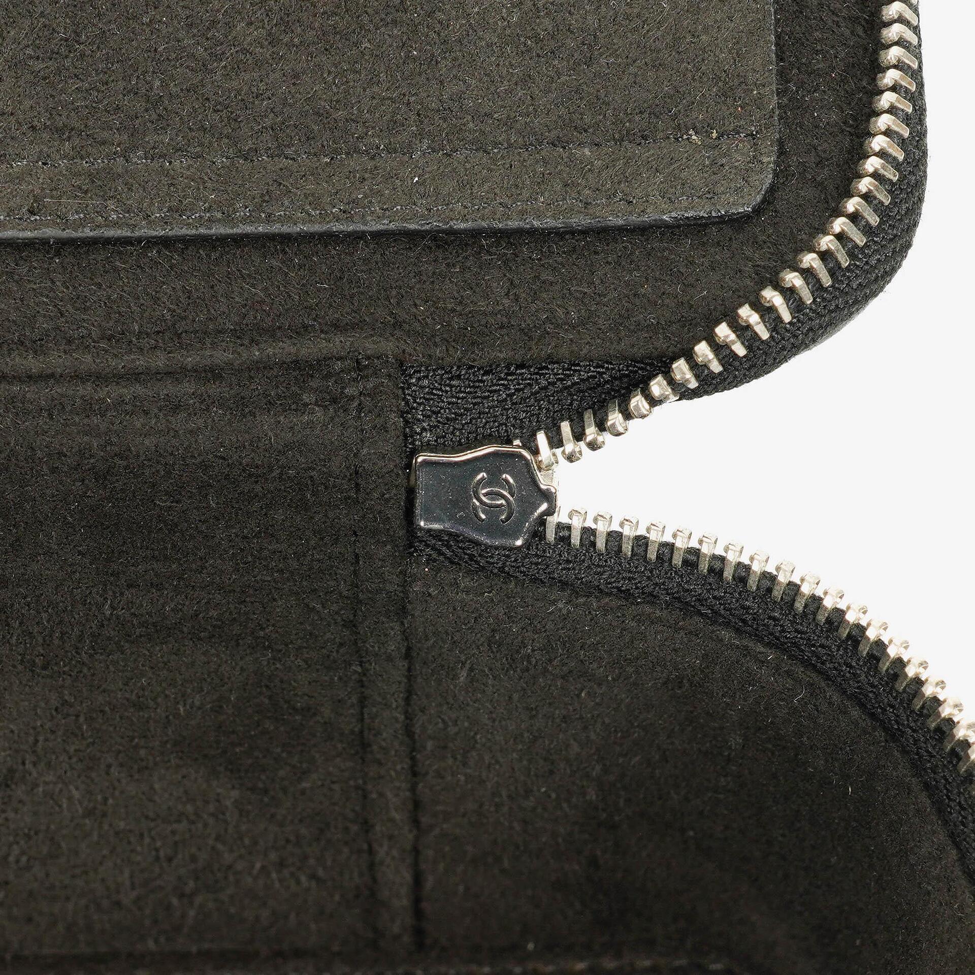 Chanel Vanity Case in Schwarz mit Steppung