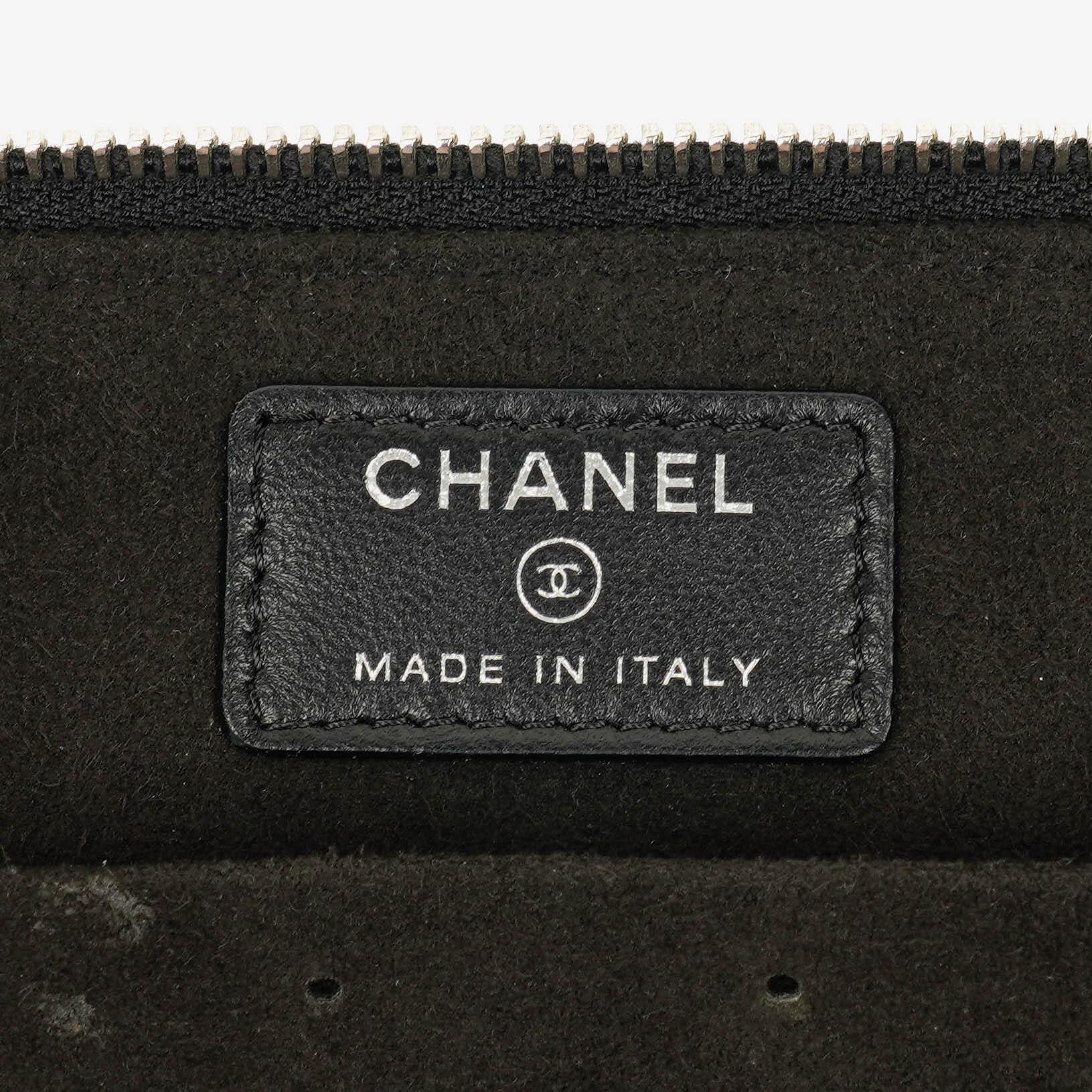 Chanel Vanity Case in Schwarz mit Steppung