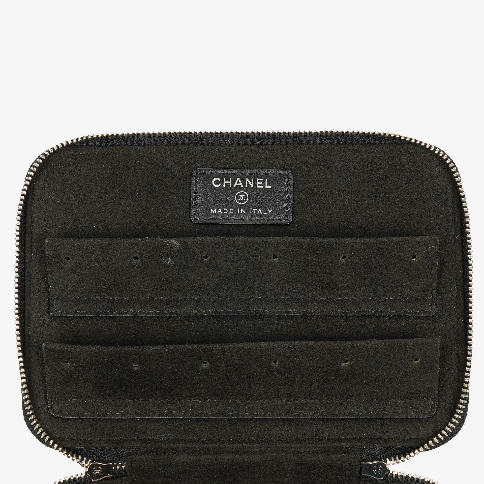 Chanel Vanity Case in Schwarz mit Steppung