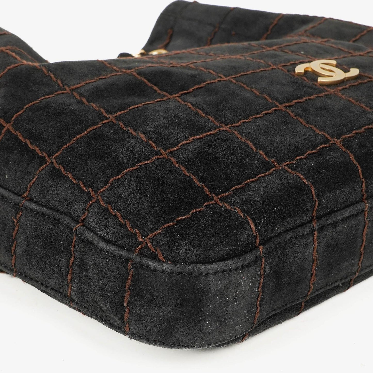 Chanel Chocolate Bar Kordelzug-Tote aus schwarzem gestepptem Wildleder