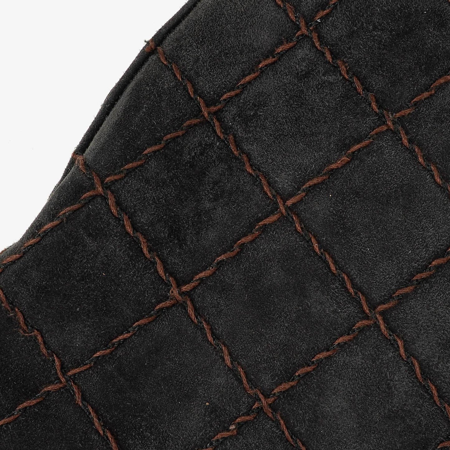 Chanel Chocolate Bar Kordelzug-Tote aus schwarzem gestepptem Wildleder