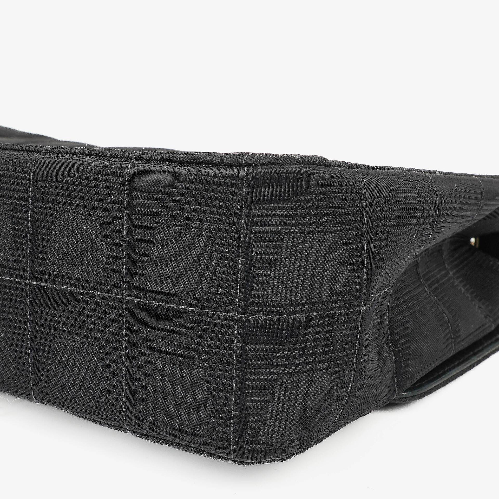 Chanel Travel Line Chocolate Bar Single Flap Tasche in Schwarz