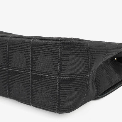 Chanel Travel Line Chocolate Bar Single Flap Tasche in Schwarz