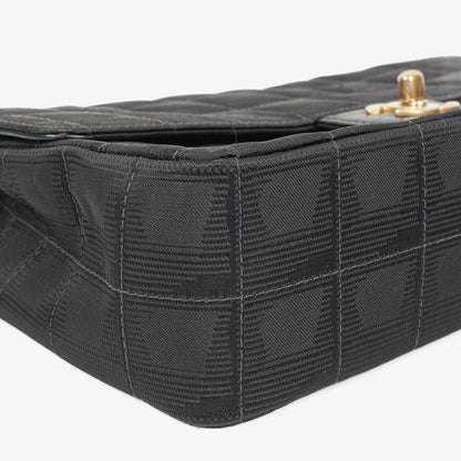 Chanel Travel Line Chocolate Bar Single Flap Tasche in Schwarz