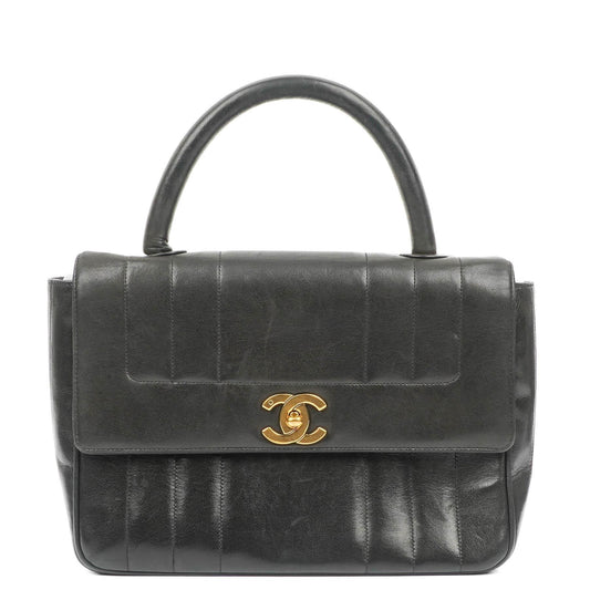 Chanel Kelly Flap Tasche aus schwarzem vertikal gestepptem Lammleder