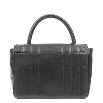 Chanel Kelly Flap Tasche aus schwarzem vertikal gestepptem Lammleder