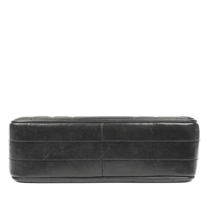 Chanel Kelly Flap Tasche aus schwarzem vertikal gestepptem Lammleder