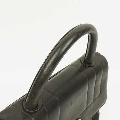 Chanel Kelly Flap Tasche aus schwarzem vertikal gestepptem Lammleder