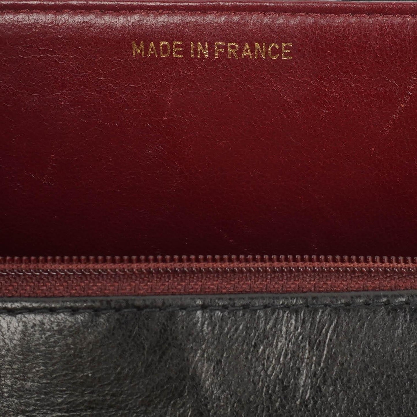 Chanel Kelly Flap Tasche aus schwarzem vertikal gestepptem Lammleder