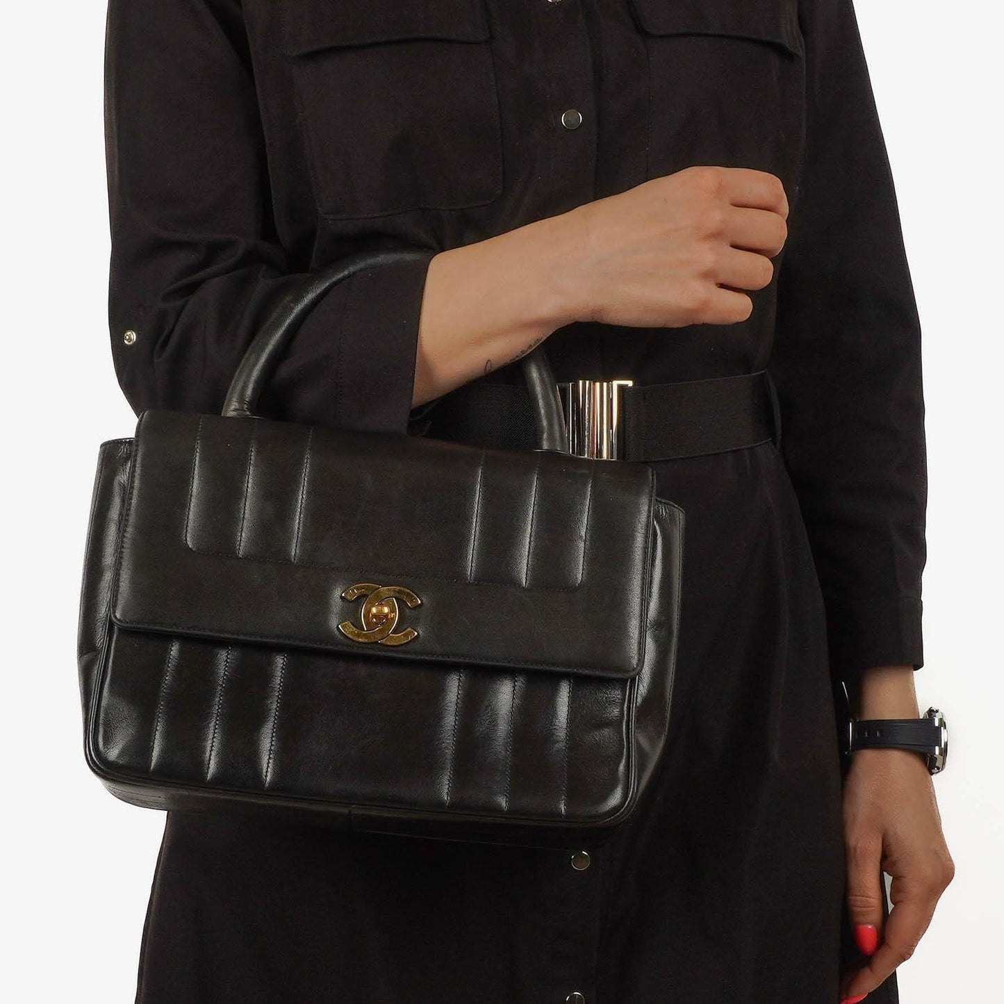 Chanel Kelly Flap Tasche aus schwarzem vertikal gestepptem Lammleder