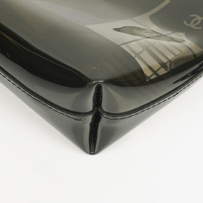 Chanel Schultertasche aus schwarzem Vinyl mit Maison-Fensterdruck, 2003-2004