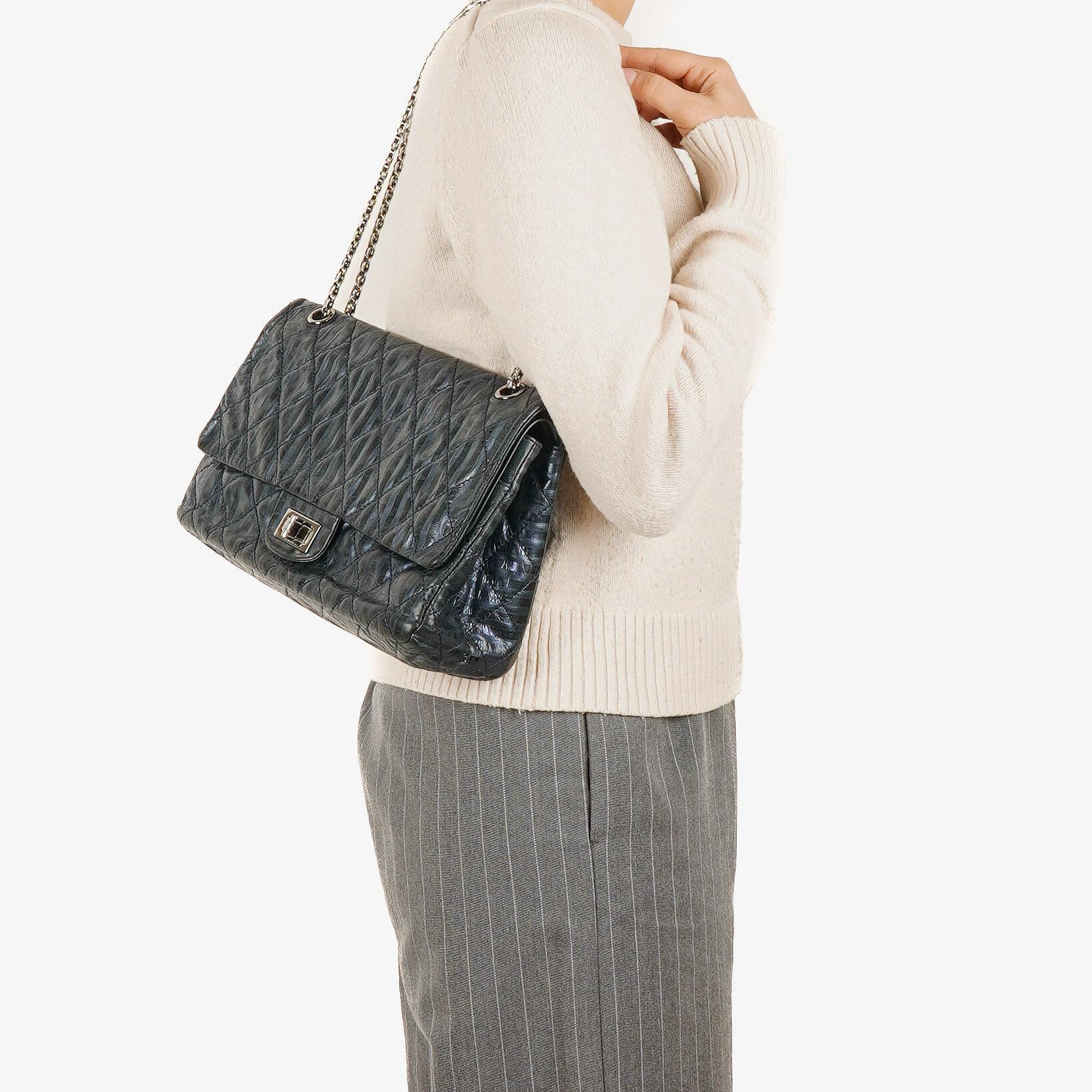 Chanel 2.55 Reissue 227 Jumbo Flap Tasche in Blau Metallic gestreiftem gestepptem Kalbsleder