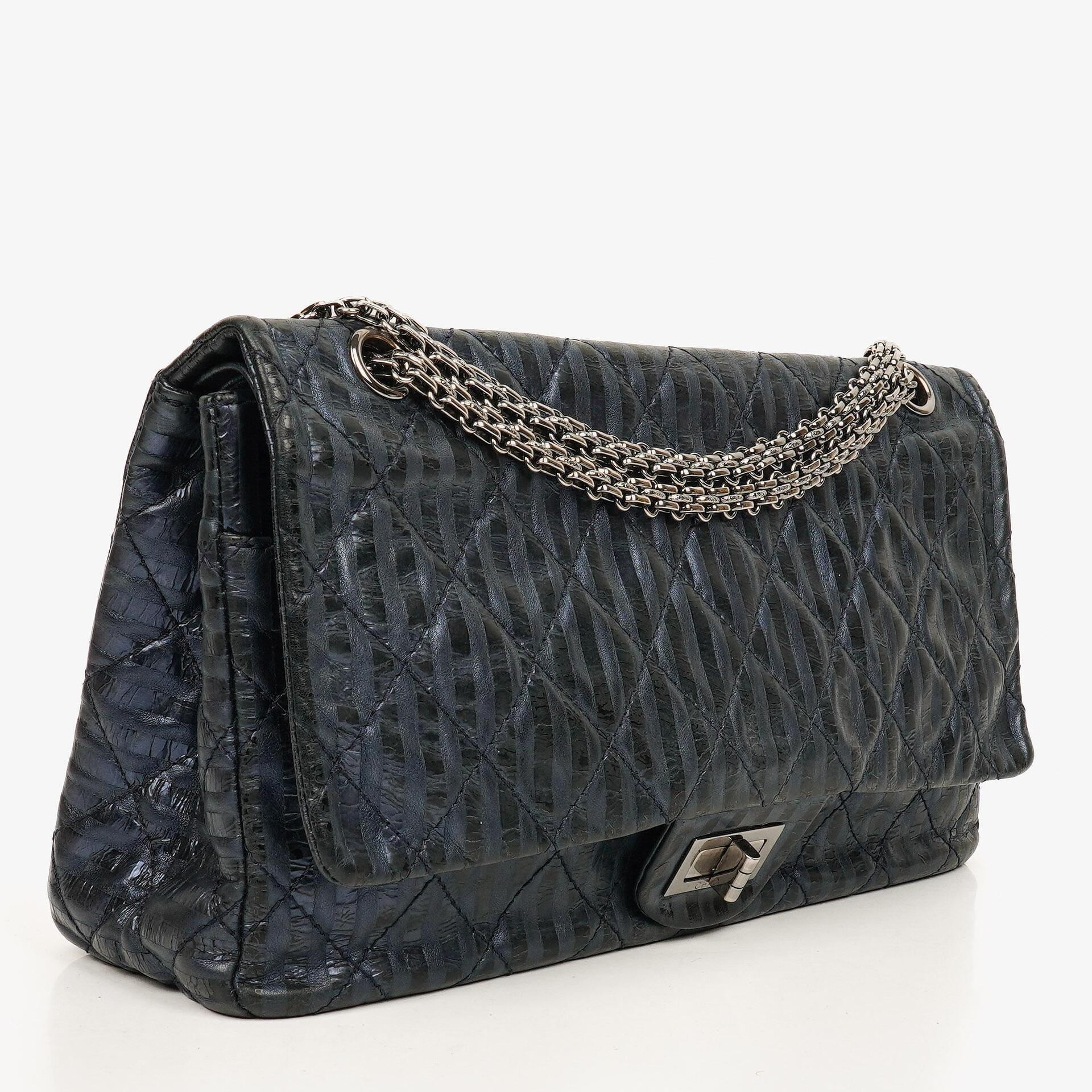 Chanel 2.55 Reissue 227 Jumbo Flap Tasche in Blau Metallic gestreiftem gestepptem Kalbsleder