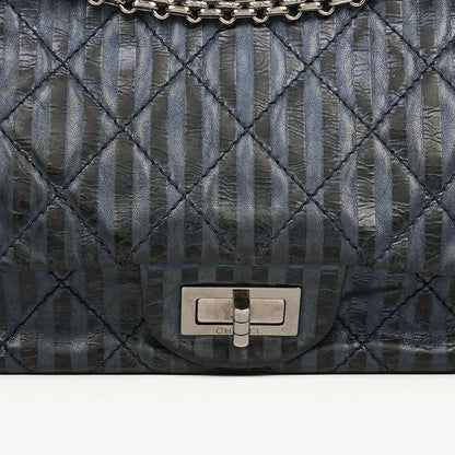 Chanel 2.55 Reissue 227 Jumbo Flap Tasche in Blau Metallic gestreiftem gestepptem Kalbsleder