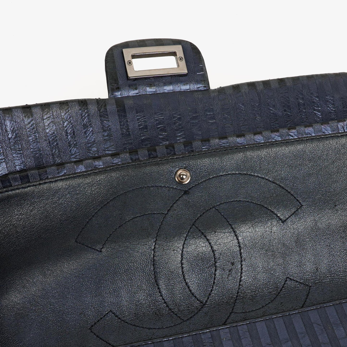 Chanel 2.55 Reissue 227 Jumbo Flap Tasche in Blau Metallic gestreiftem gestepptem Kalbsleder