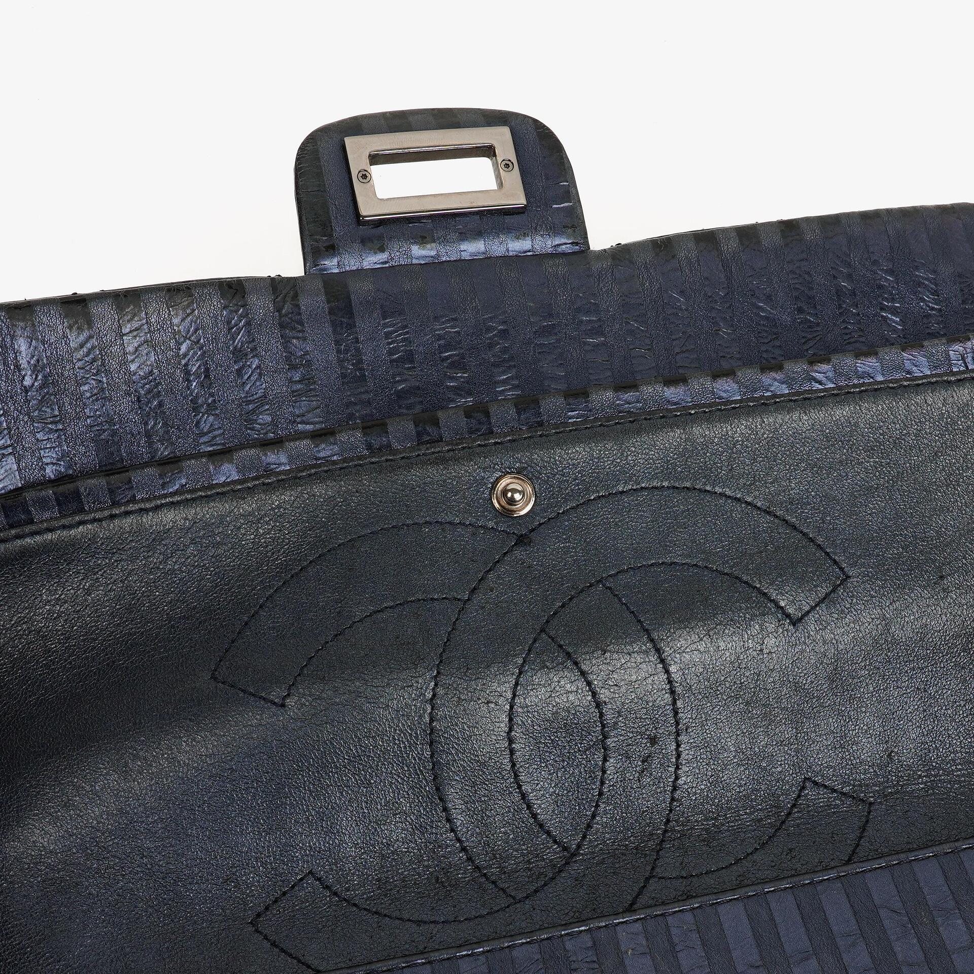 Chanel 2.55 Reissue 227 Jumbo Flap Tasche in Blau Metallic gestreiftem gestepptem Kalbsleder