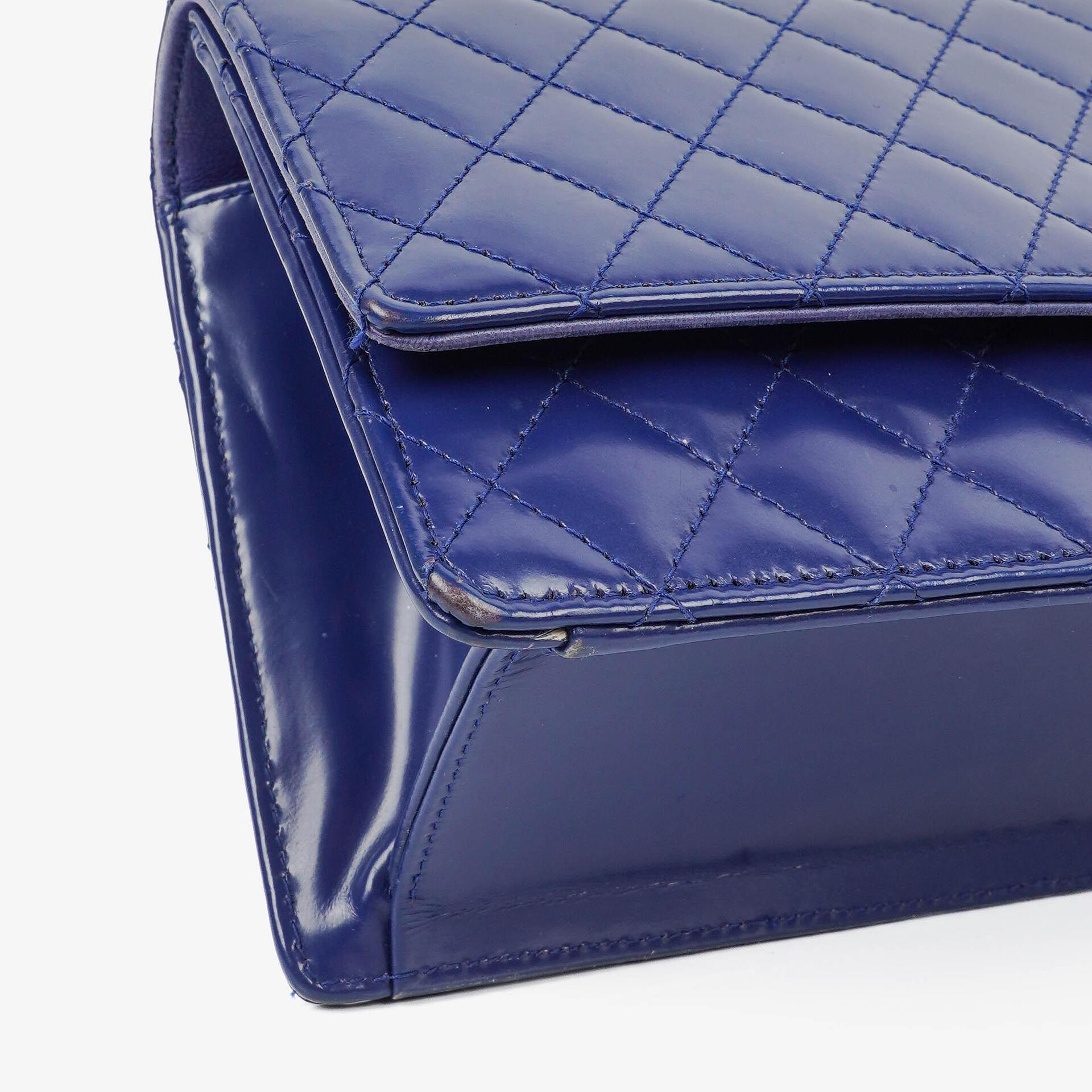 Chanel Blue Steppierte Lackleder Lange Flap-Tasche