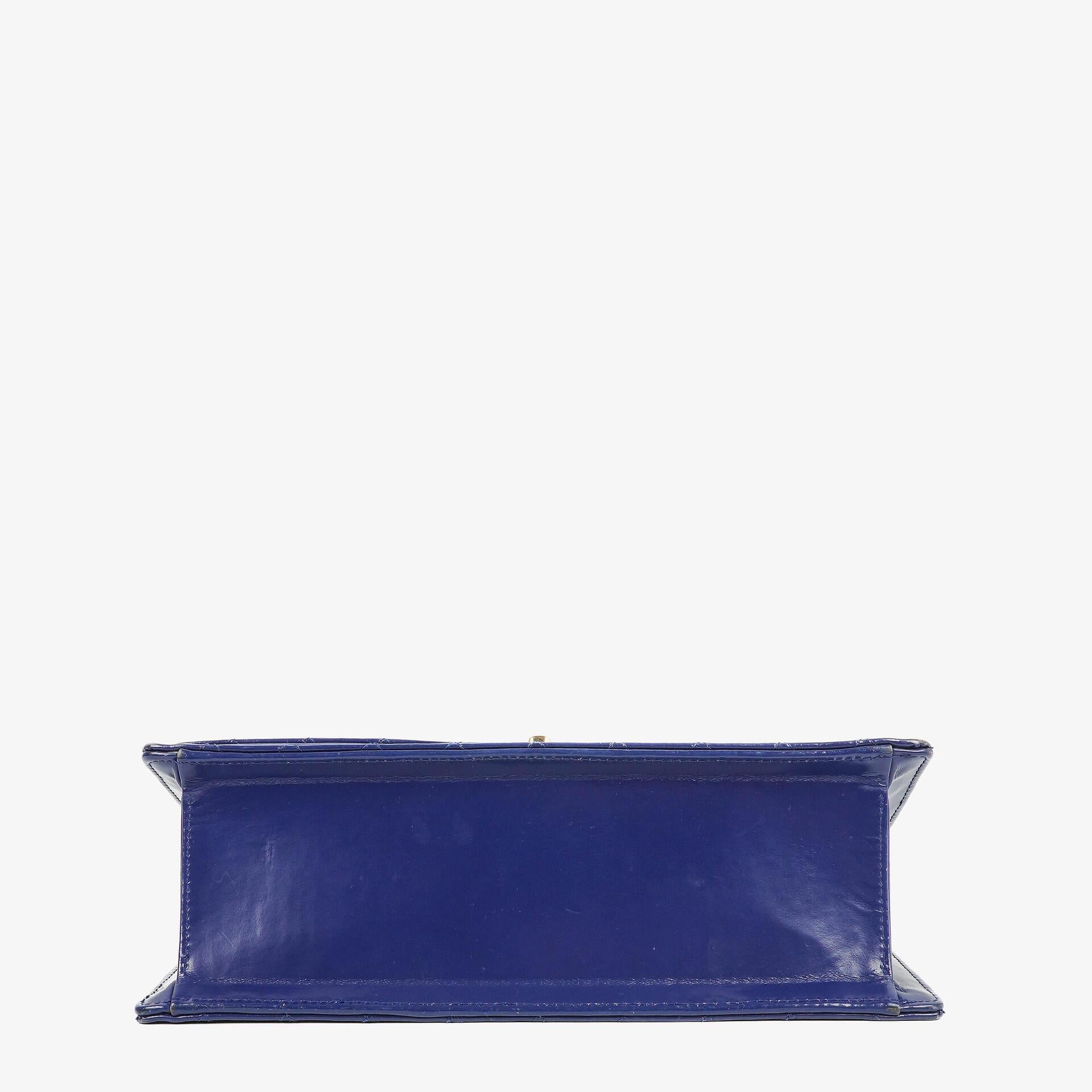 Chanel Blue Steppierte Lackleder Lange Flap-Tasche