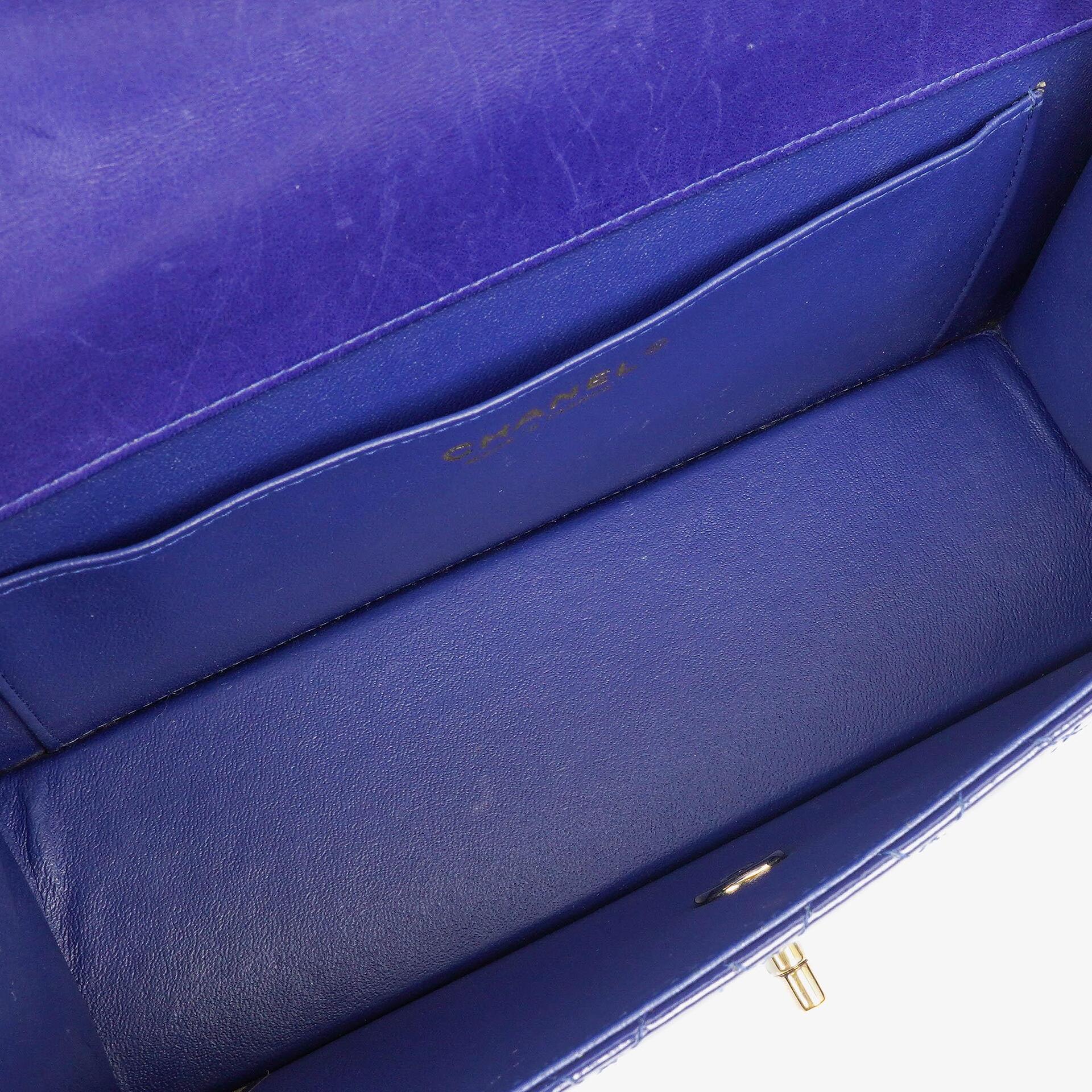 Chanel Blue Steppierte Lackleder Lange Flap-Tasche