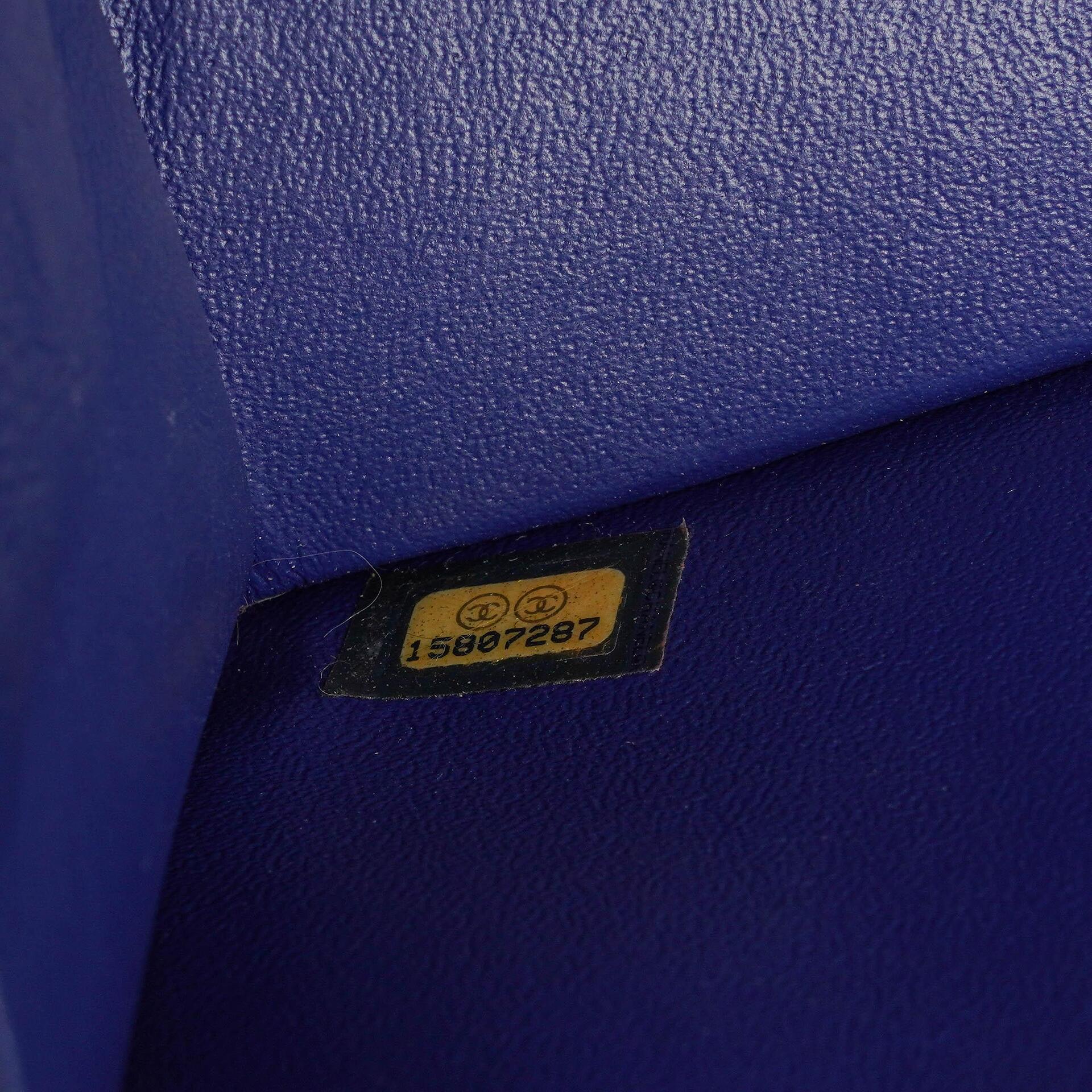 Chanel Blue Steppierte Lackleder Lange Flap-Tasche