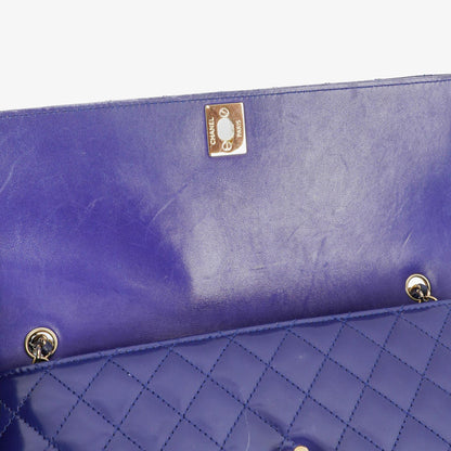Chanel Blue Steppierte Lackleder Lange Flap-Tasche