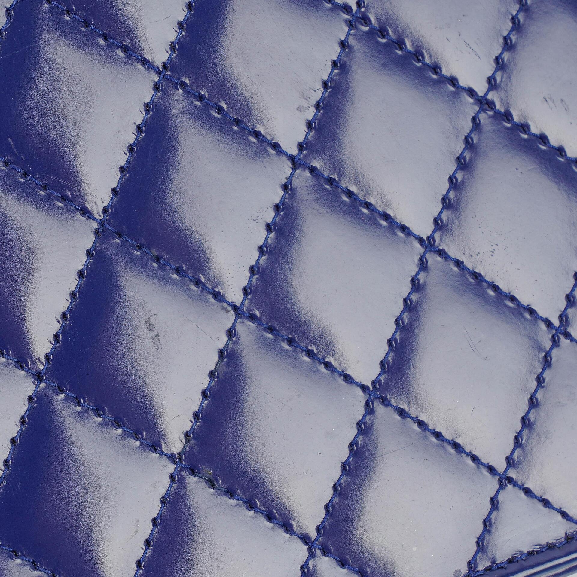 Chanel Blue Steppierte Lackleder Lange Flap-Tasche