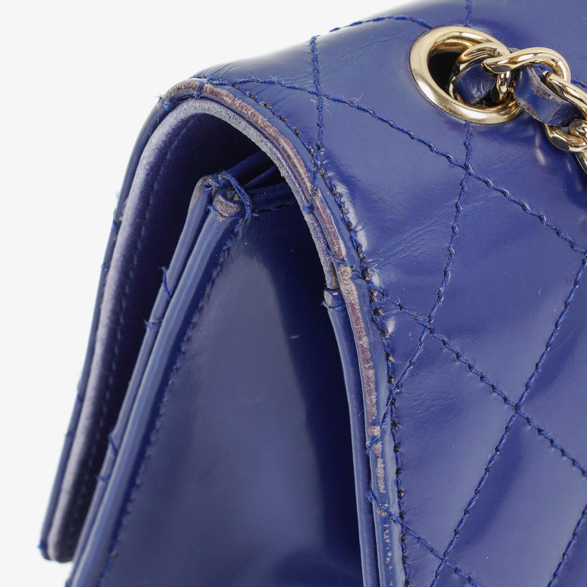 Chanel Blue Steppierte Lackleder Lange Flap-Tasche