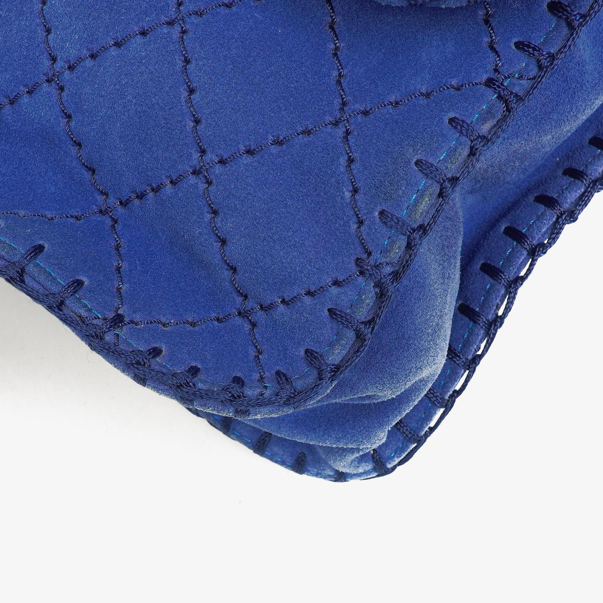 Chanel Large Flap Tasche aus blauem gestepptem Wildleder mit Whipstitch