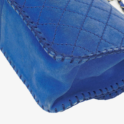 Chanel Large Flap Tasche aus blauem gestepptem Wildleder mit Whipstitch