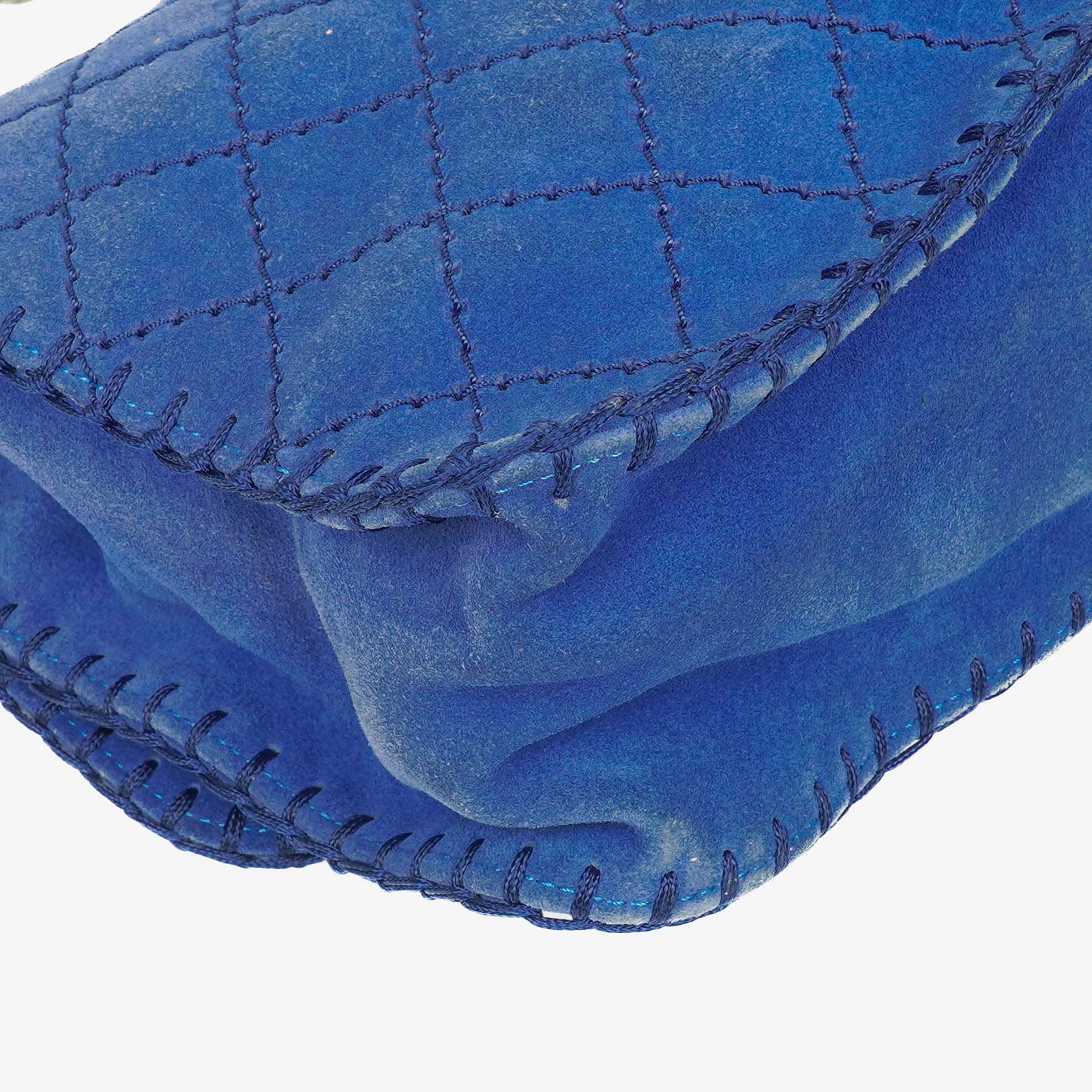 Chanel Large Flap Tasche aus blauem gestepptem Wildleder mit Whipstitch