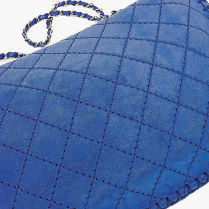Chanel Large Flap Tasche aus blauem gestepptem Wildleder mit Whipstitch