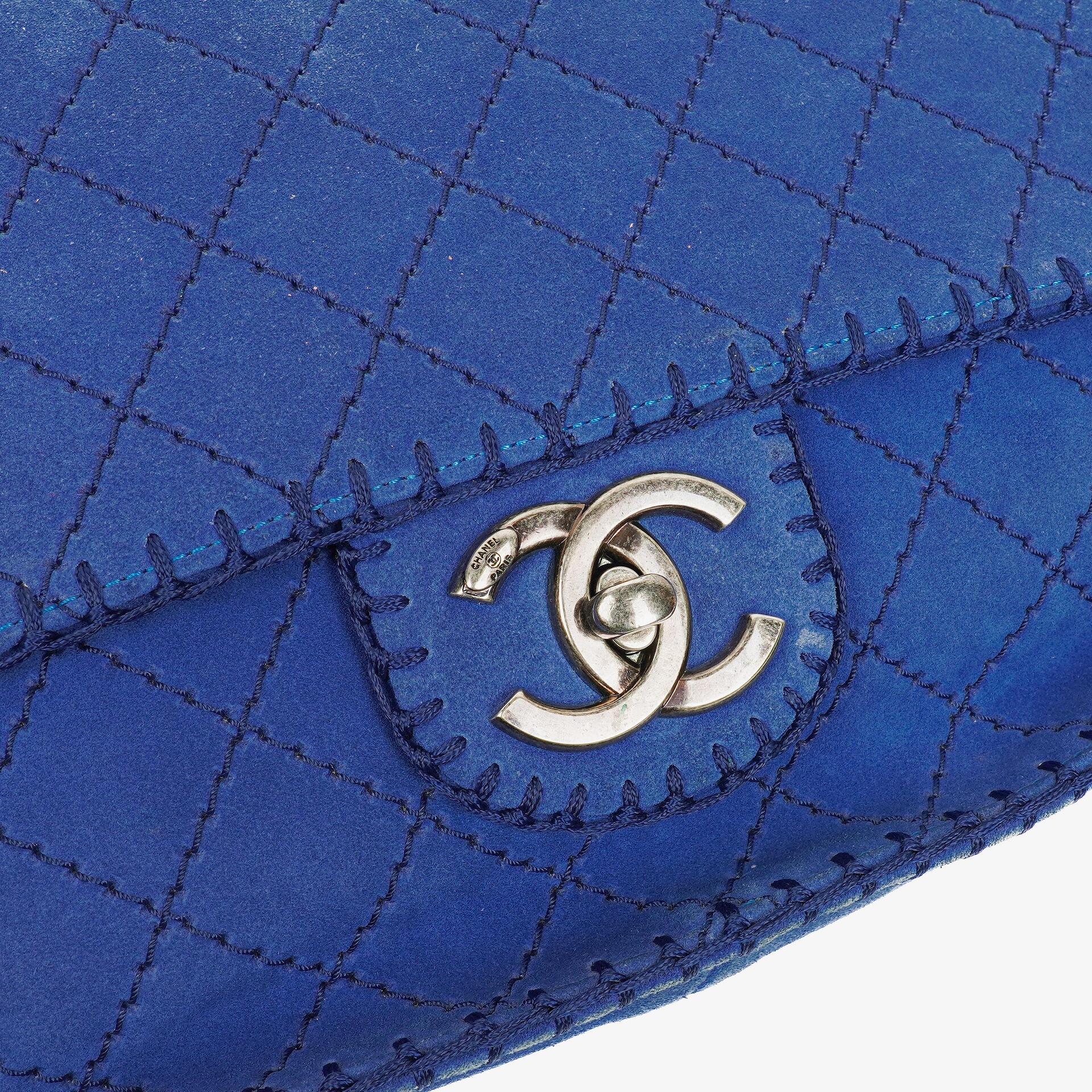 Chanel Large Flap Tasche aus blauem gestepptem Wildleder mit Whipstitch