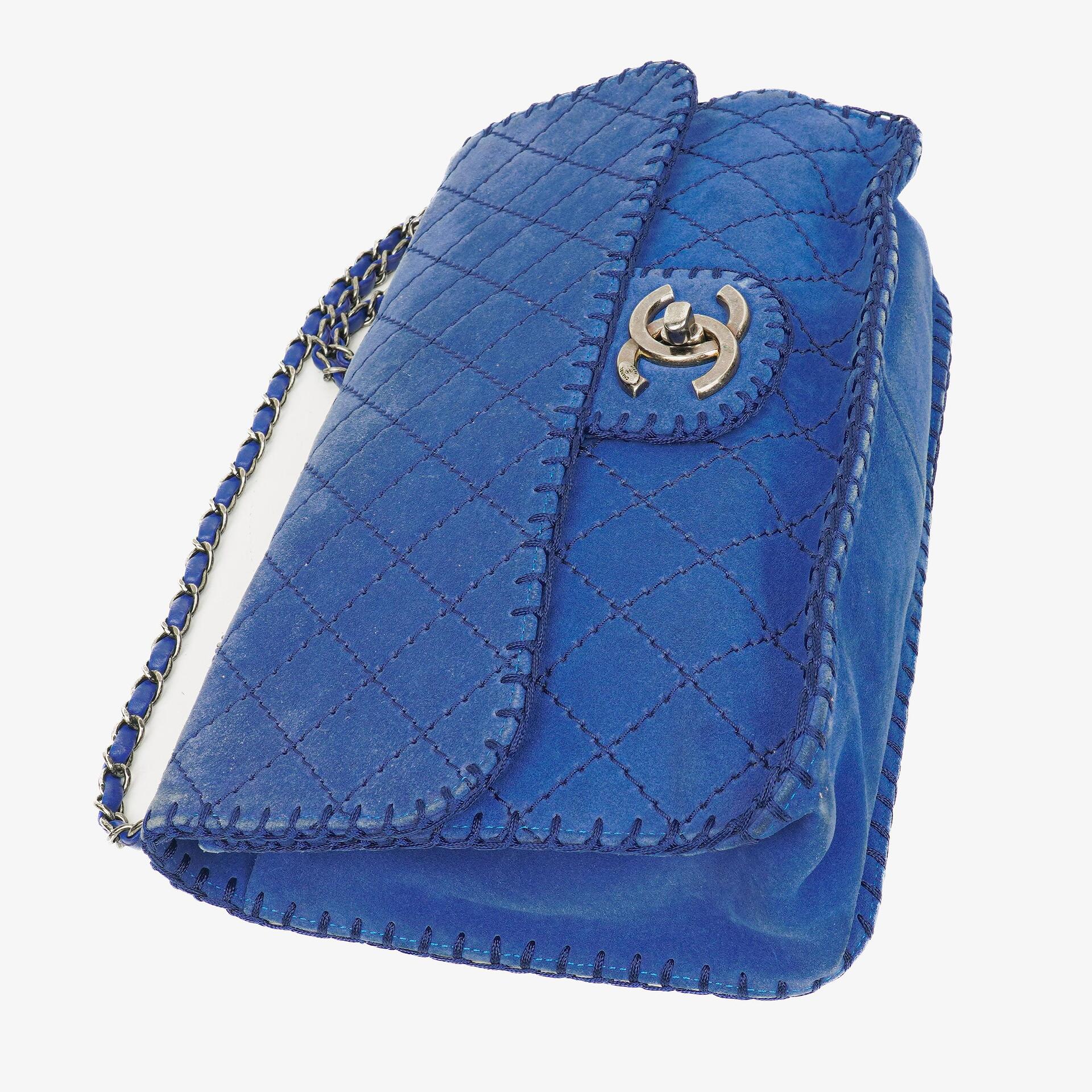 Chanel Large Flap Tasche aus blauem gestepptem Wildleder mit Whipstitch