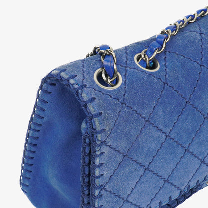 Chanel Large Flap Tasche aus blauem gestepptem Wildleder mit Whipstitch