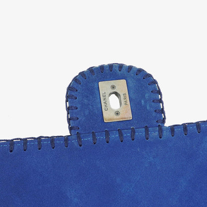 Chanel Large Flap Tasche aus blauem gestepptem Wildleder mit Whipstitch