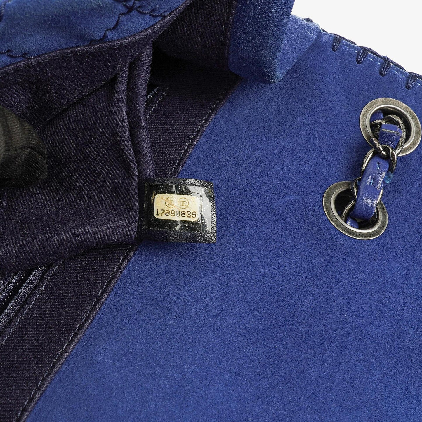 Chanel Large Flap Tasche aus blauem gestepptem Wildleder mit Whipstitch