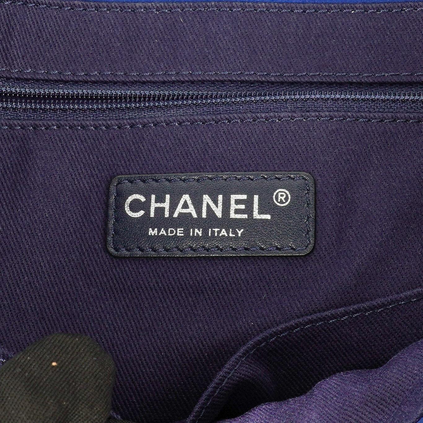 Chanel Large Flap Tasche aus blauem gestepptem Wildleder mit Whipstitch