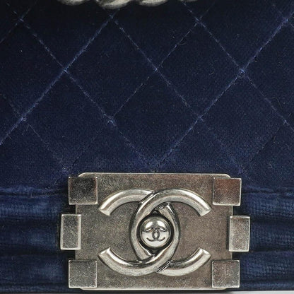Chanel kleine Boy Flap Tasche aus blauem Samt mit Ruthenium-Hardware