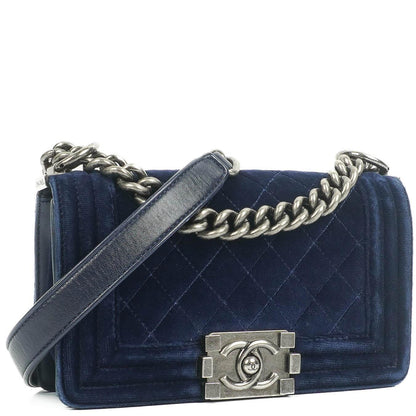 Chanel kleine Boy Flap Tasche aus blauem Samt mit Ruthenium-Hardware